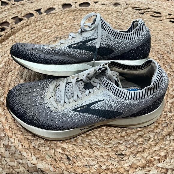 Brooks Levitate Running shoes size 9 No Insoles - Picture 3 of 5